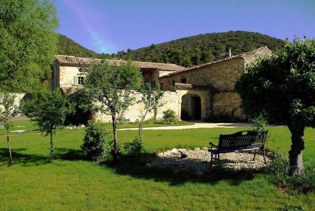 Le Mas De La Fontaine Bed & Breakfast Le Pegue Exterior photo