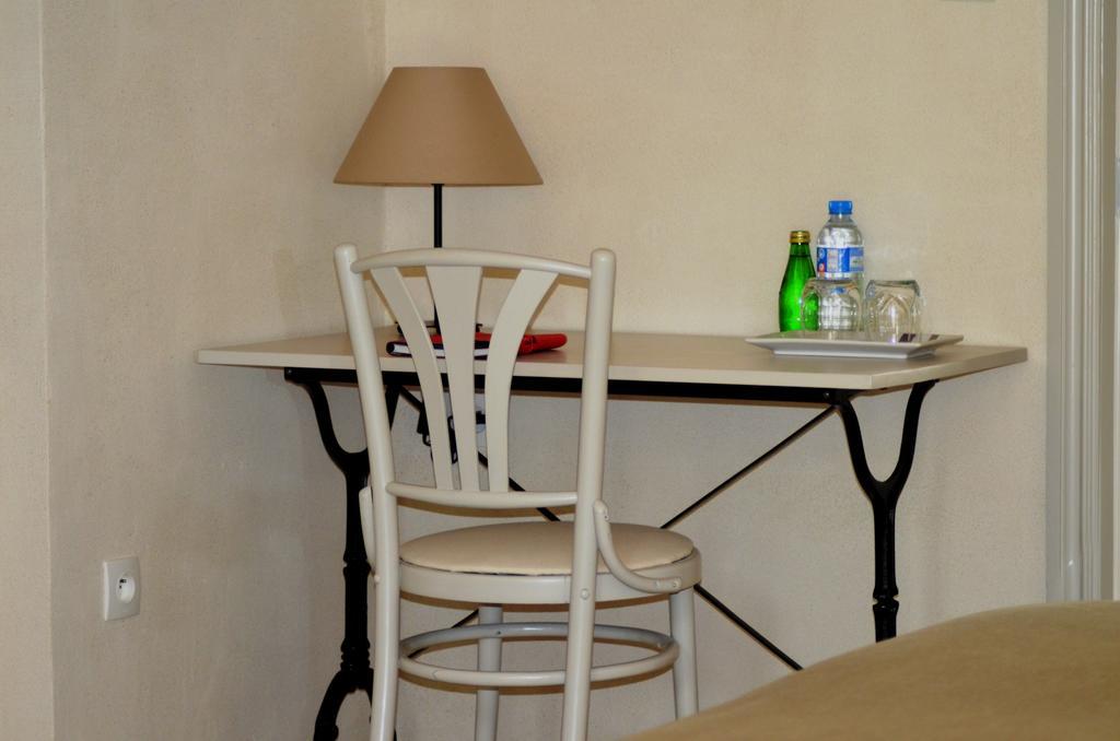 Le Mas De La Fontaine Bed & Breakfast Le Pegue Room photo